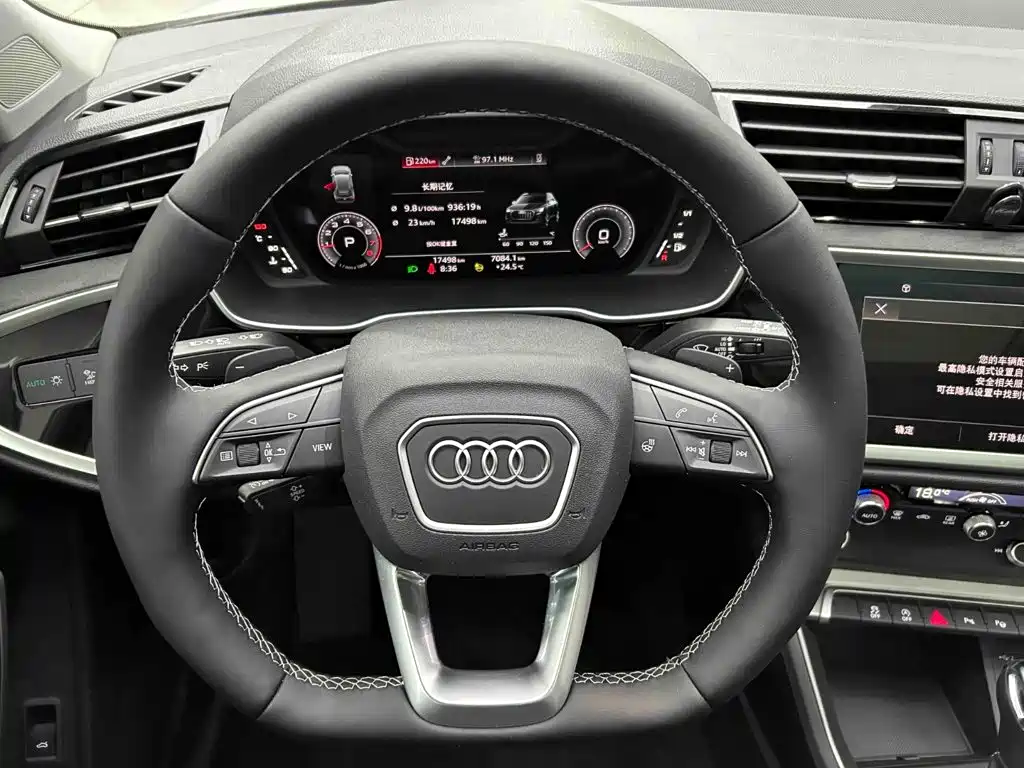 Audi Q3 — фото 3