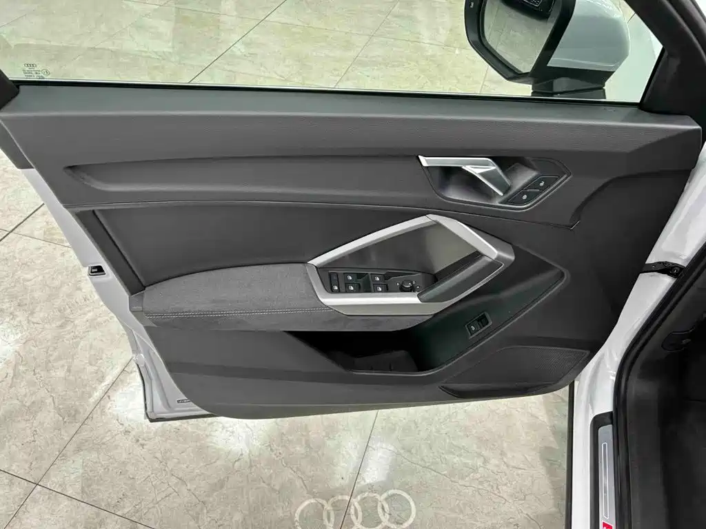 Audi Q3 — фото 10