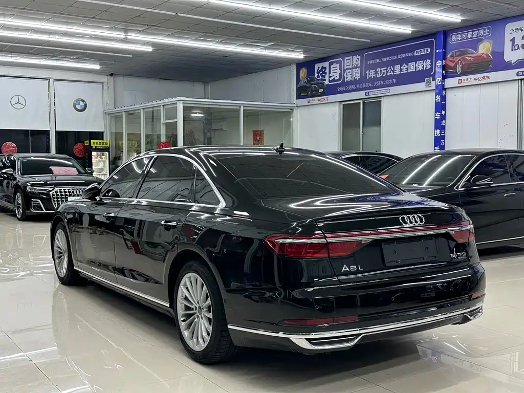 Audi A8 — фото 2