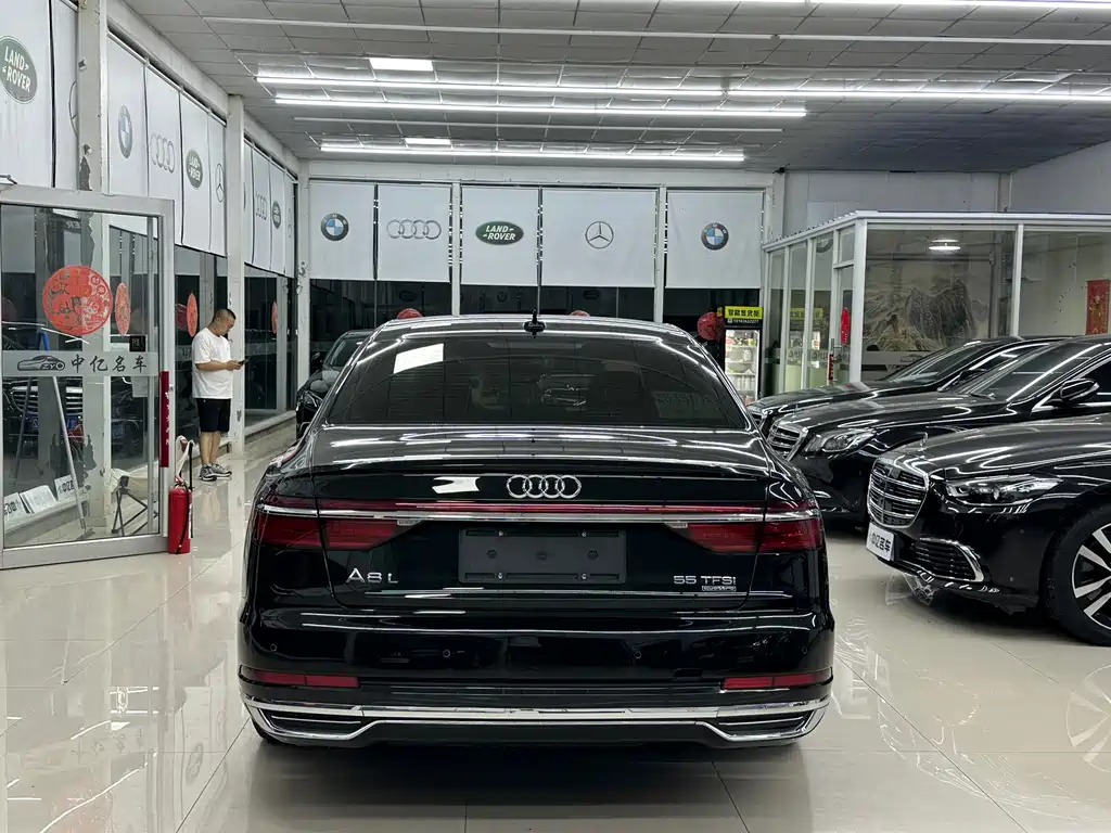 Audi A8 — фото 4