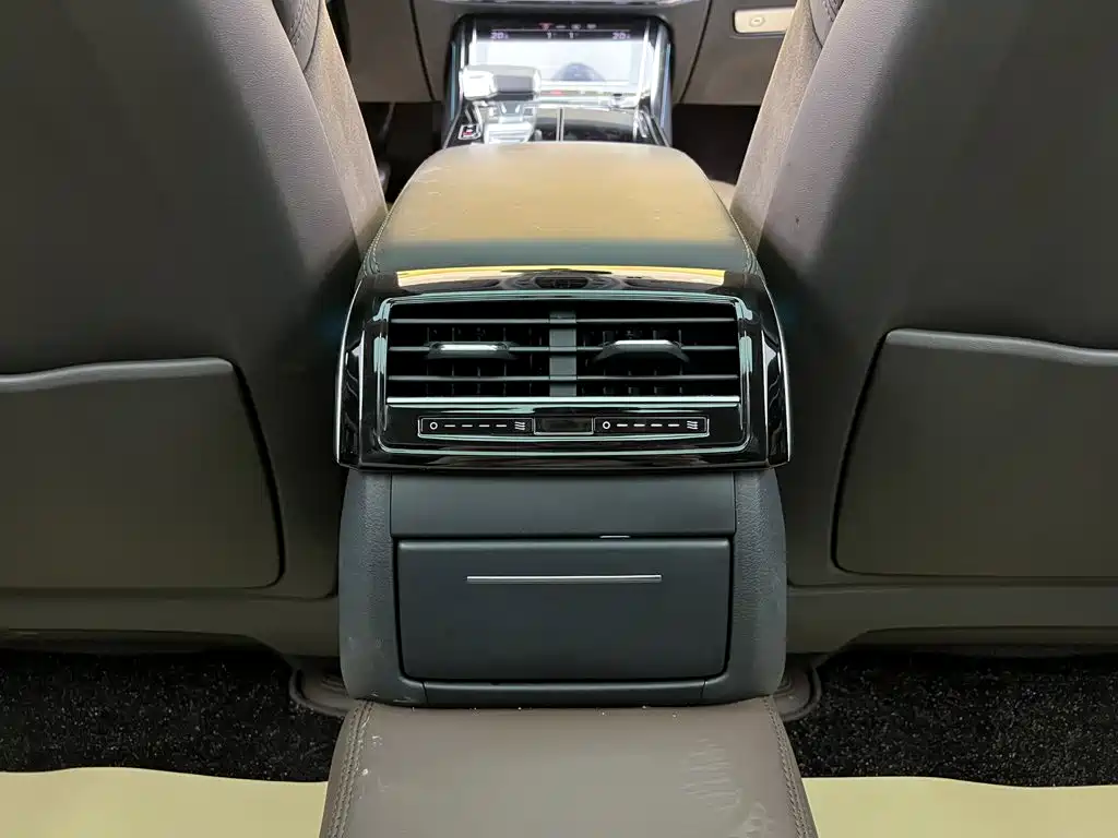 Audi A8 — фото 25