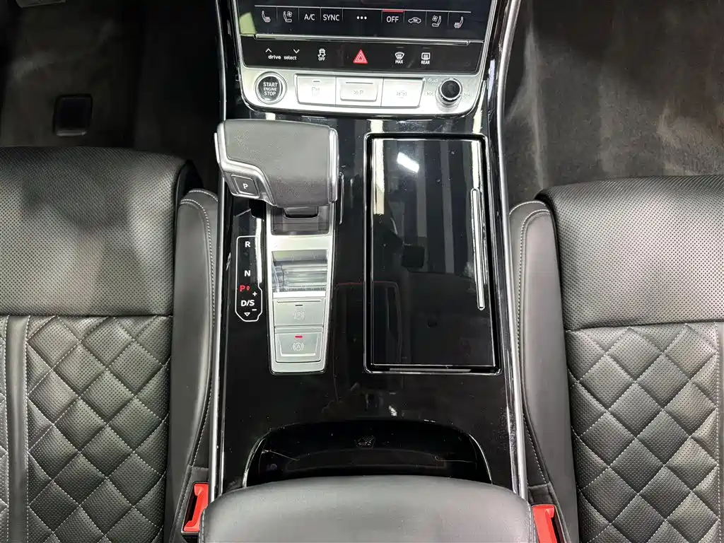 Audi A8 — фото 17