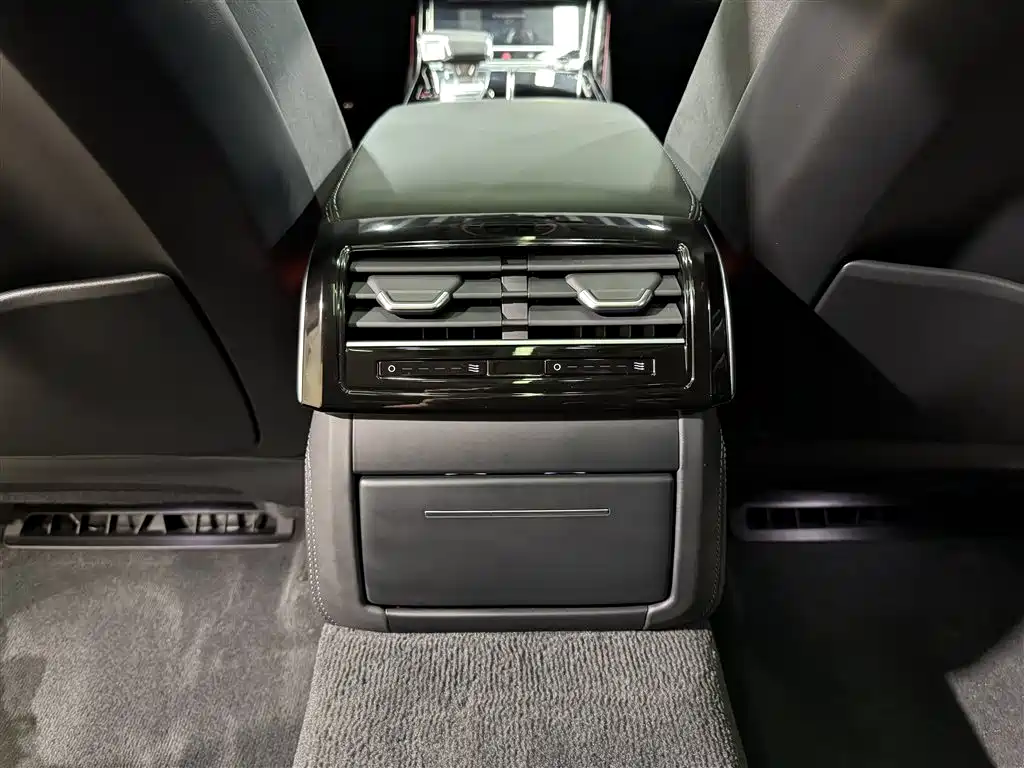 Audi A8 — фото 21