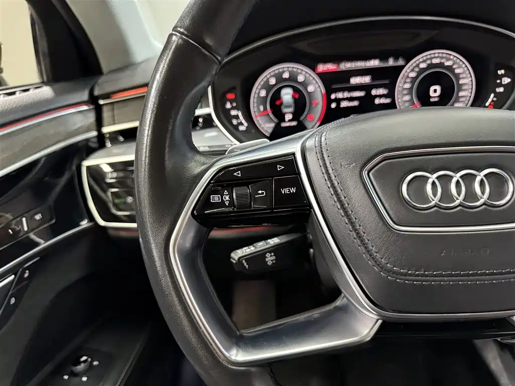 Audi A8 — фото 23