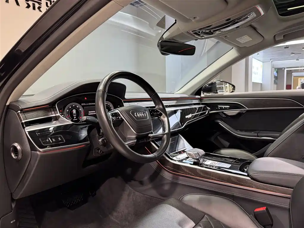 Audi A8 — фото 25
