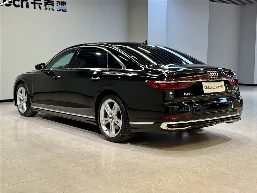 Audi A8 — фото 6