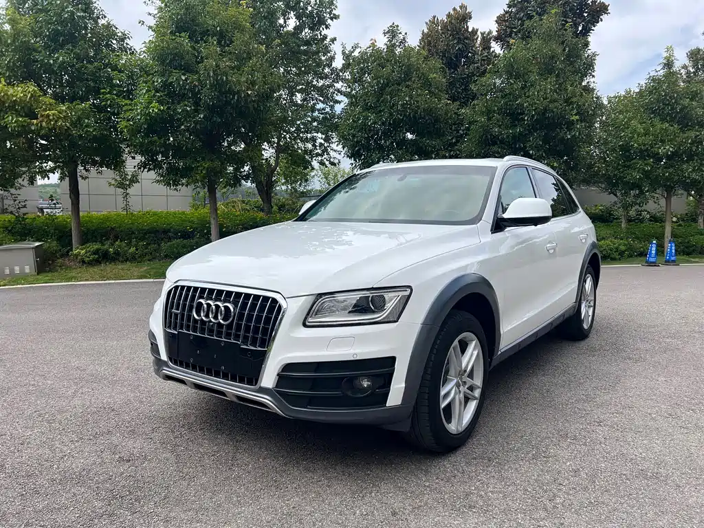 Audi Q5 — фото 1