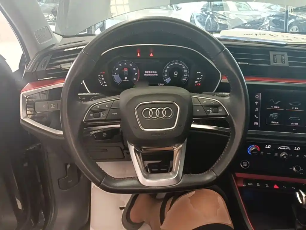 Audi Q3 — фото 11