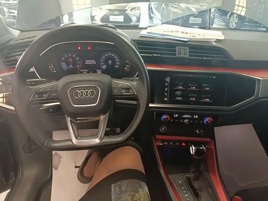 Audi Q3 — фото 10
