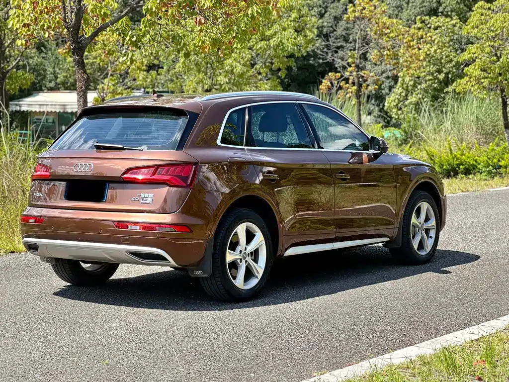 Audi Q5L — фото 26