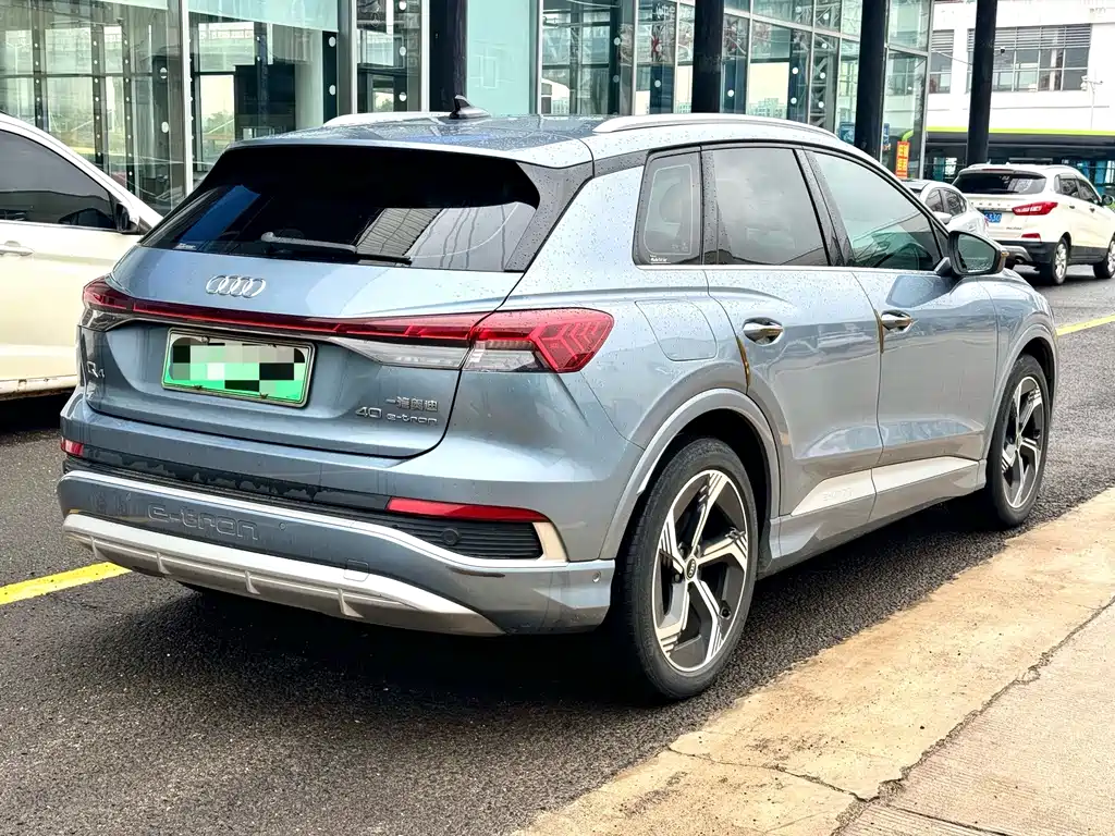 Audi Q4 e-tron — фото 2
