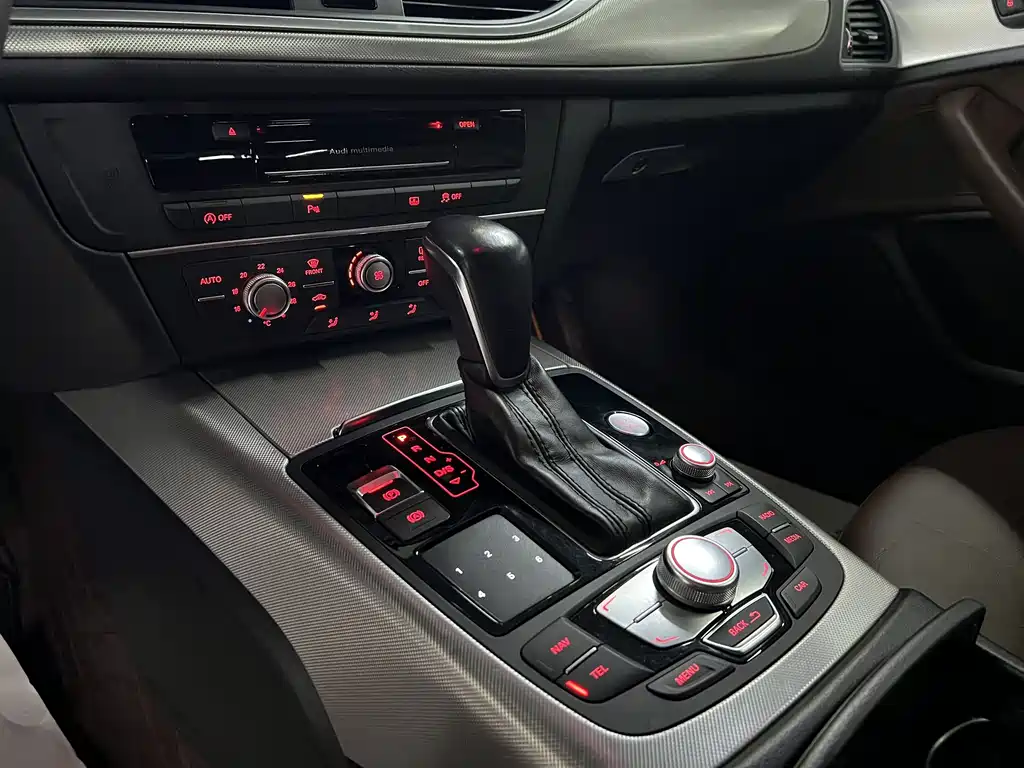 Audi A6L — фото 10