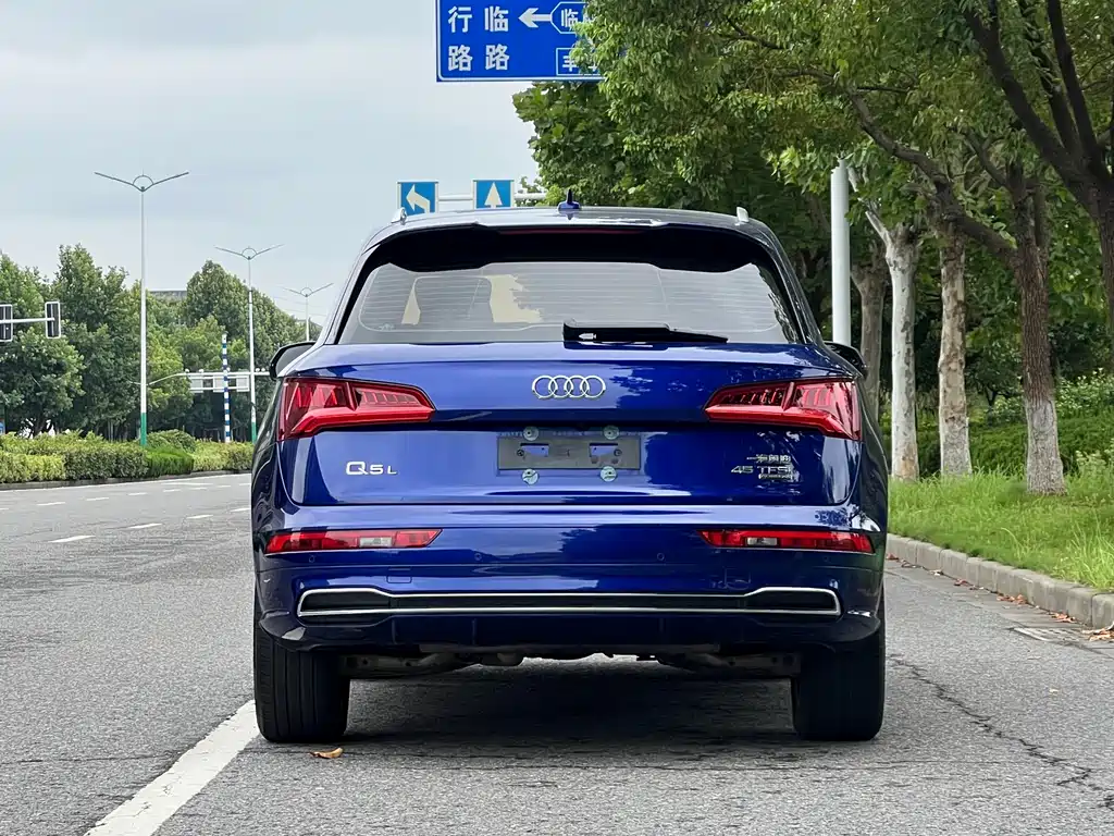 Audi Q5L — фото 4