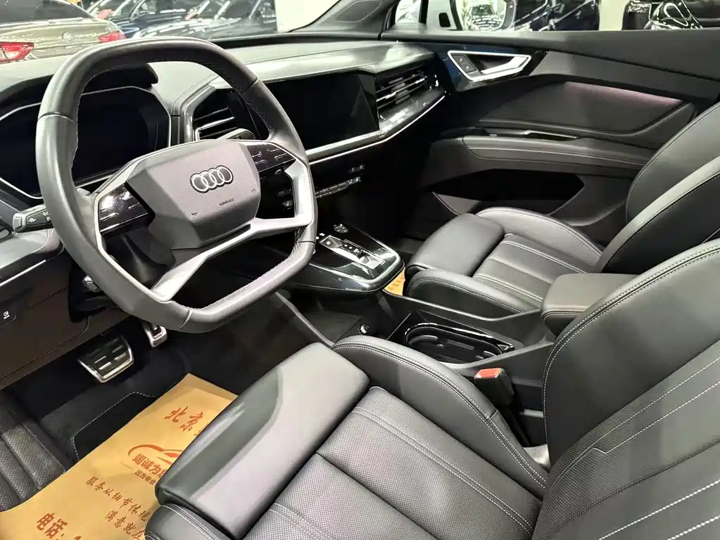 Audi Q4 e-tron — фото 14