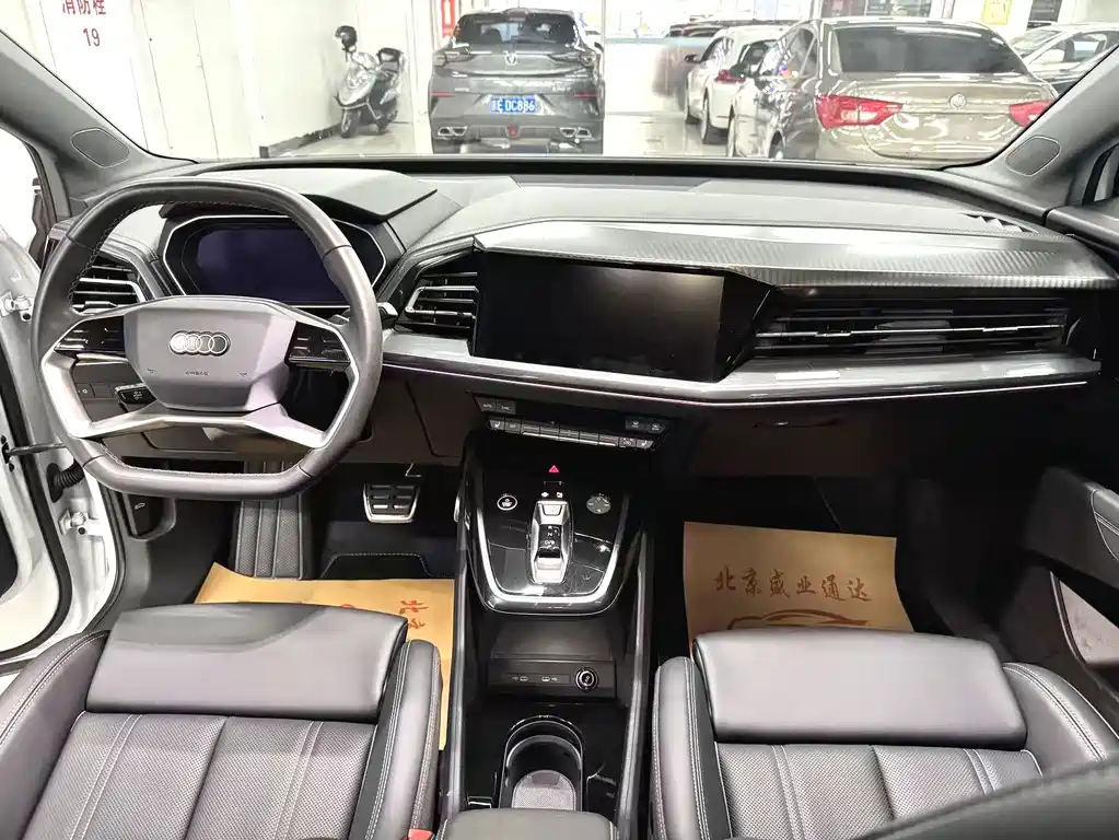 Audi Q4 e-tron — фото 16