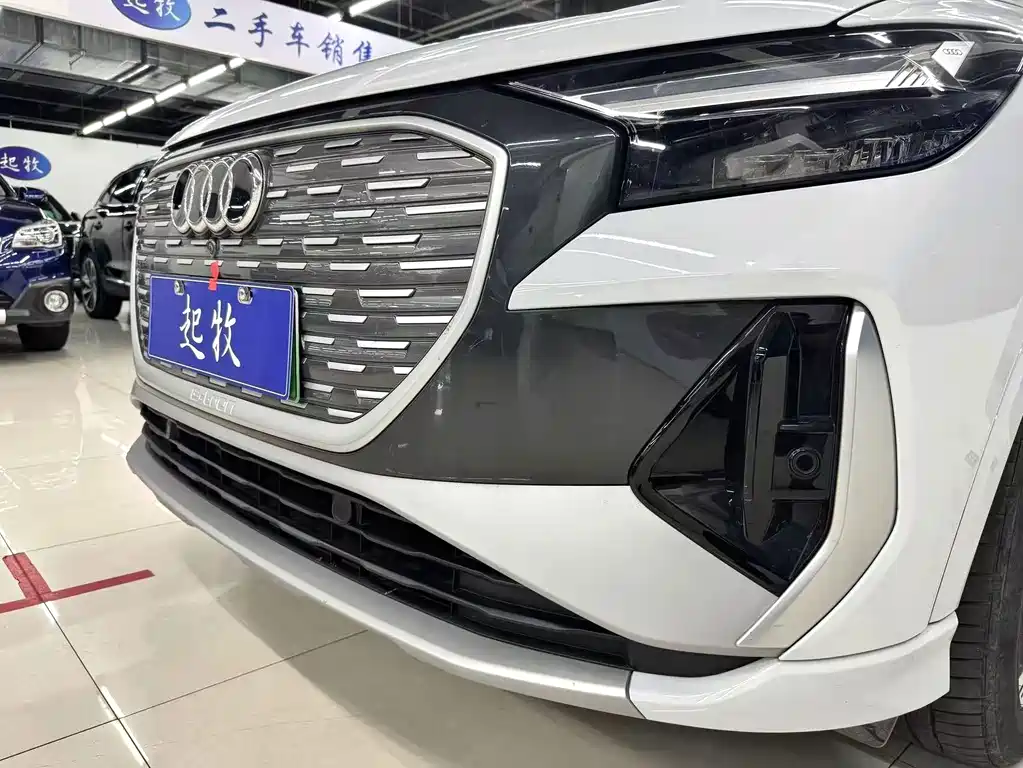 Audi Q4 e-tron — фото 17