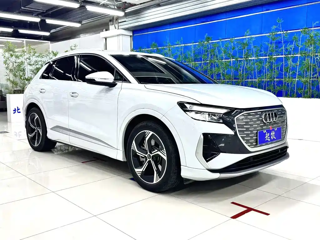 Audi Q4 e-tron — фото 3