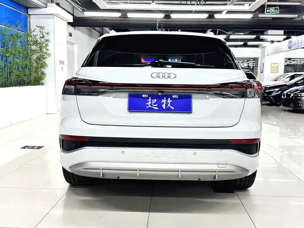 Audi Q4 e-tron — фото 6