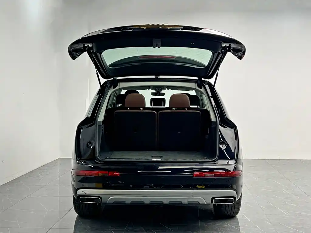 Audi Q7 — фото 11