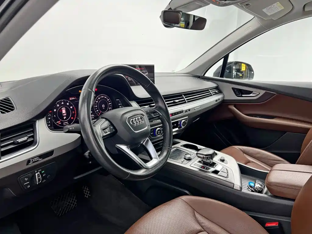 Audi Q7 — фото 14