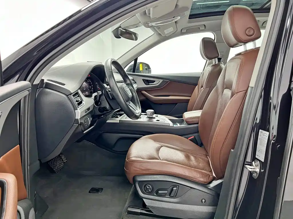 Audi Q7 — фото 15