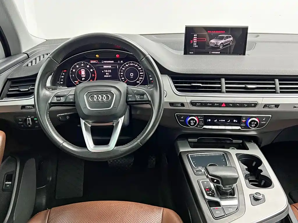 Audi Q7 — фото 21