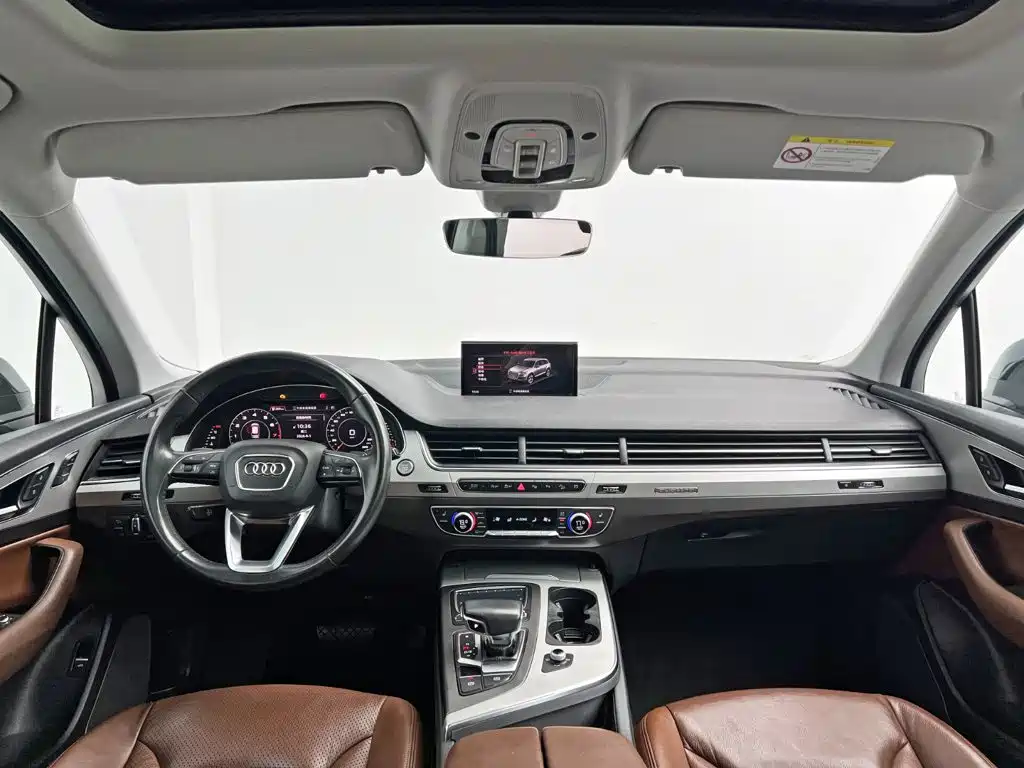 Audi Q7 — фото 24