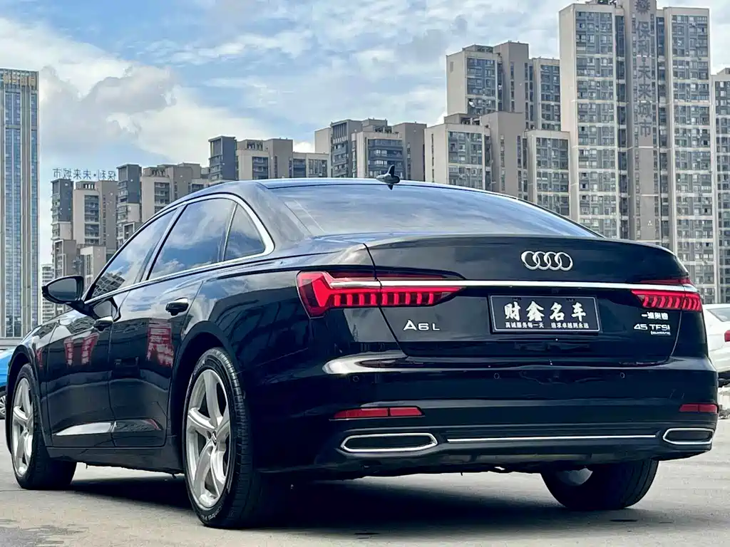 Audi A6L — фото 11