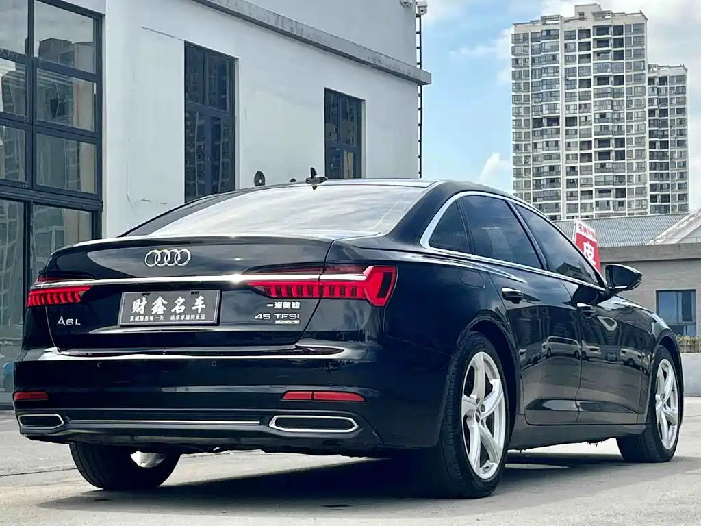 Audi A6L — фото 9