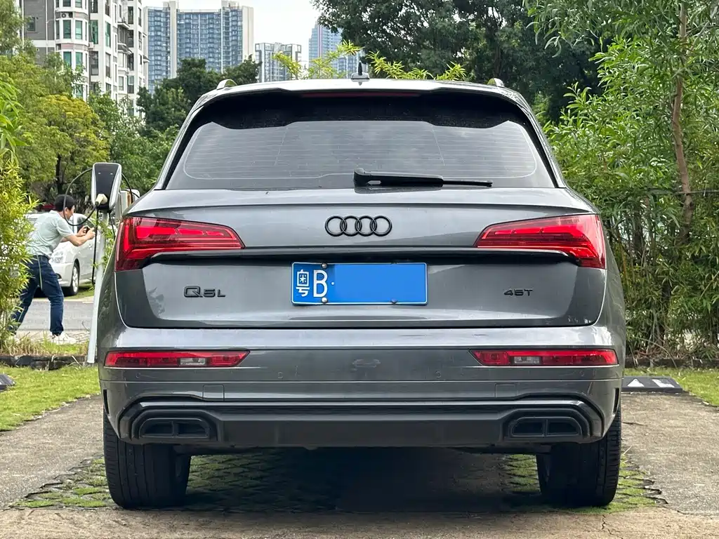 Audi Q5L — фото 17