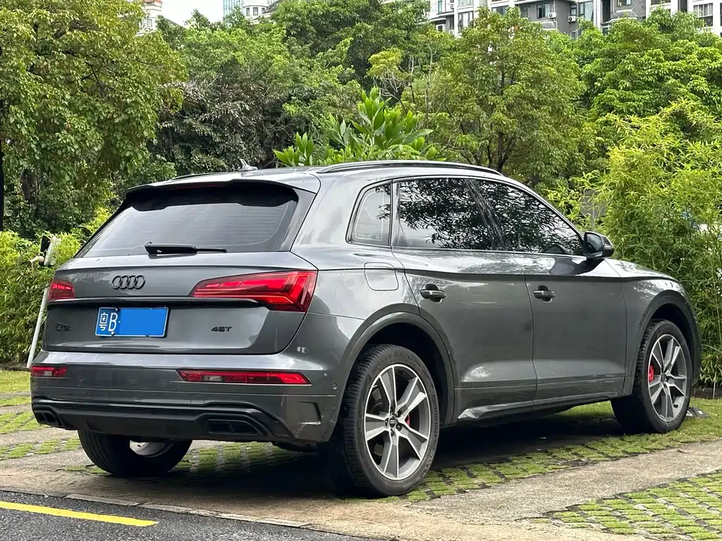 Audi Q5L — фото 18