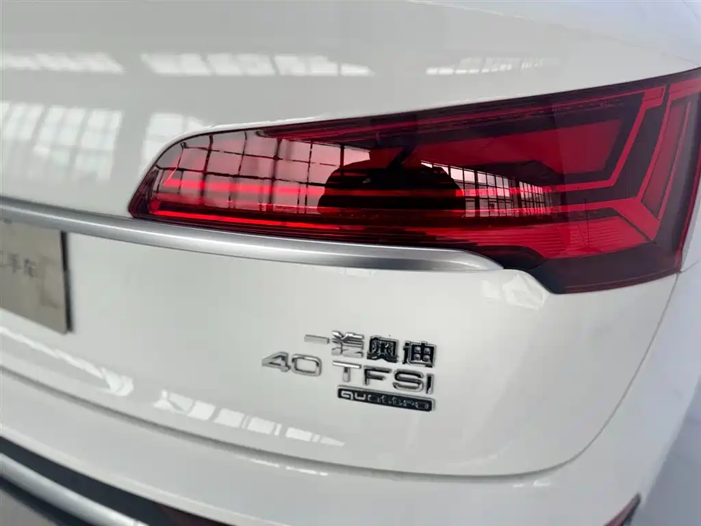 Audi Q5L Sportback — фото 11