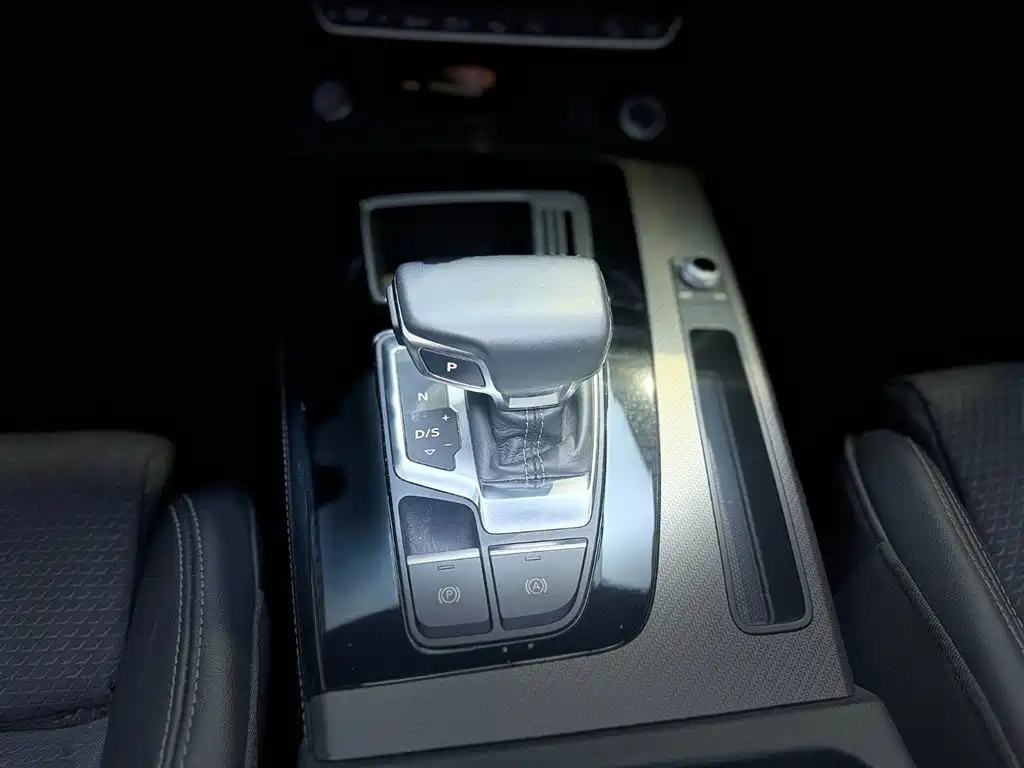 Audi Q5L Sportback — фото 13