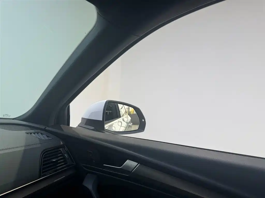 Audi Q5L Sportback — фото 8