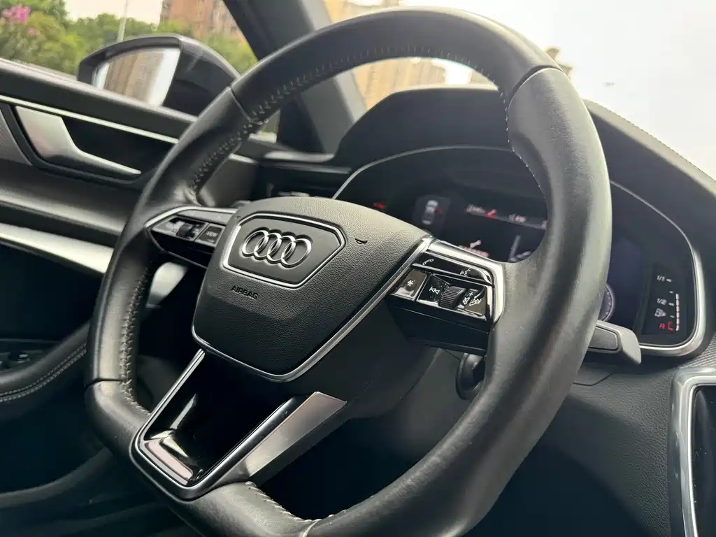 Audi A6L — фото 10