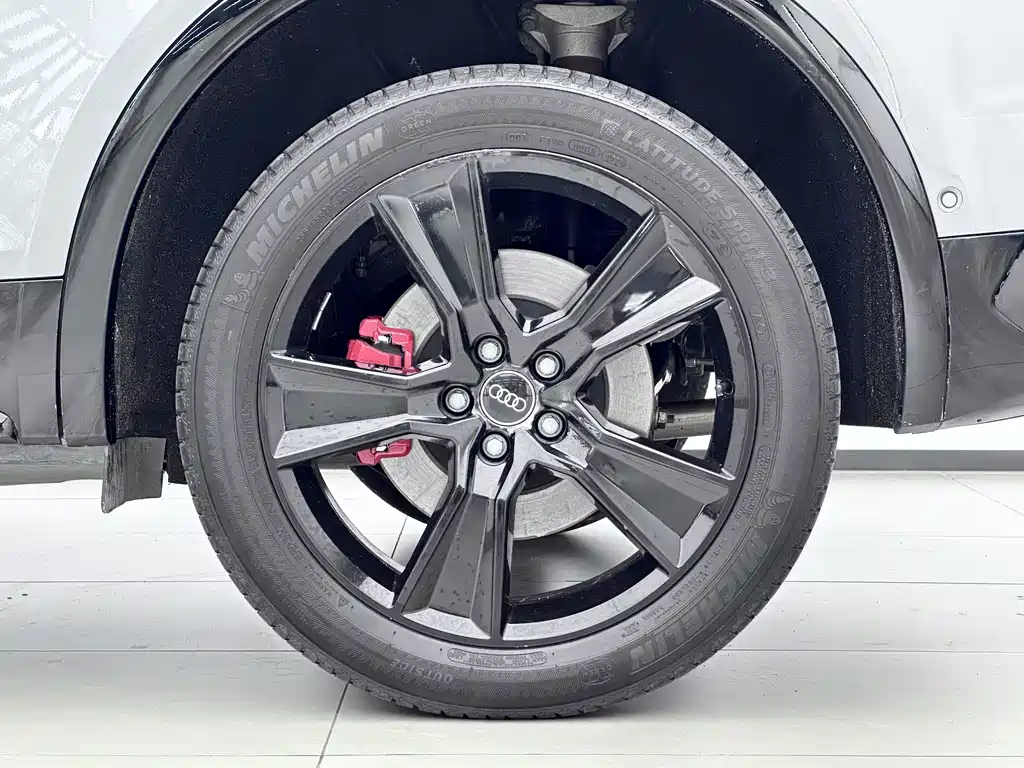 Audi Q5L Sportback — фото 13