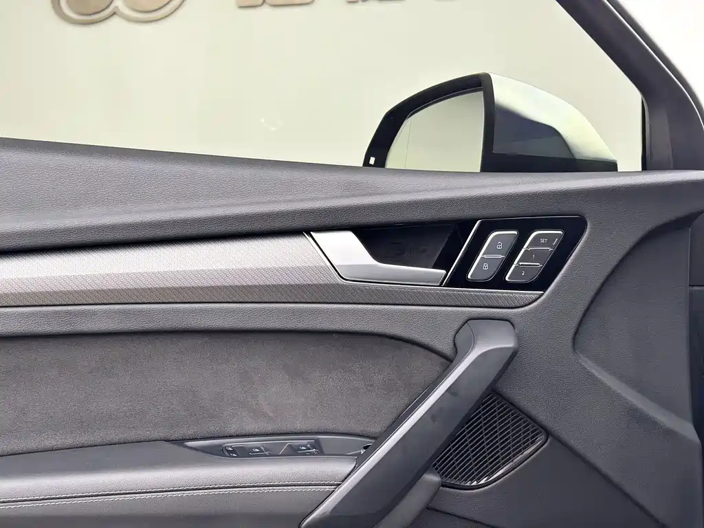 Audi Q5L Sportback — фото 3