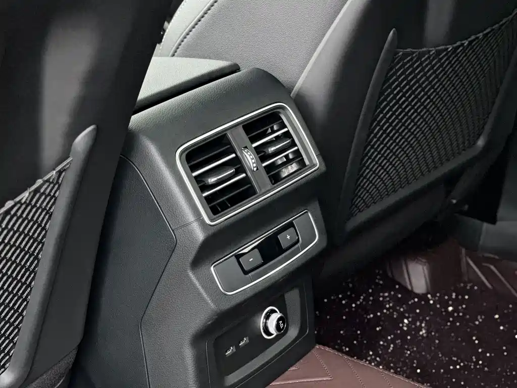 Audi Q5L Sportback — фото 4
