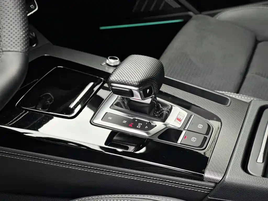 Audi Q5L Sportback — фото 6