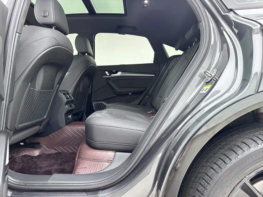 Audi Q5L Sportback — фото 10