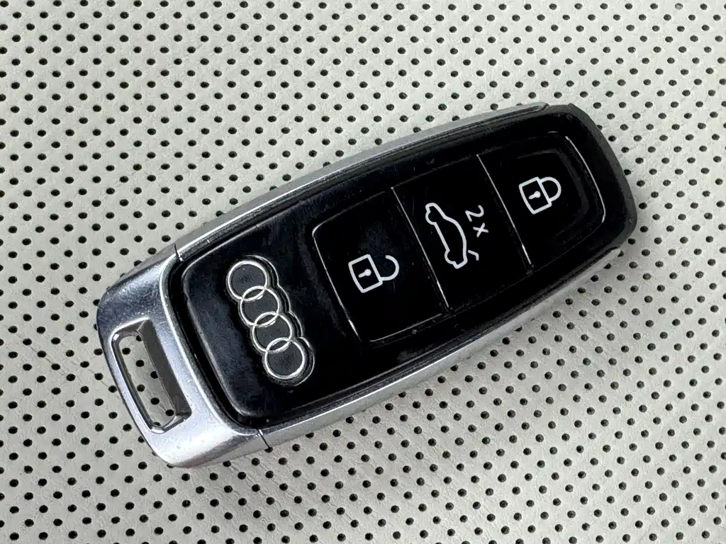 Audi A6L — фото 8