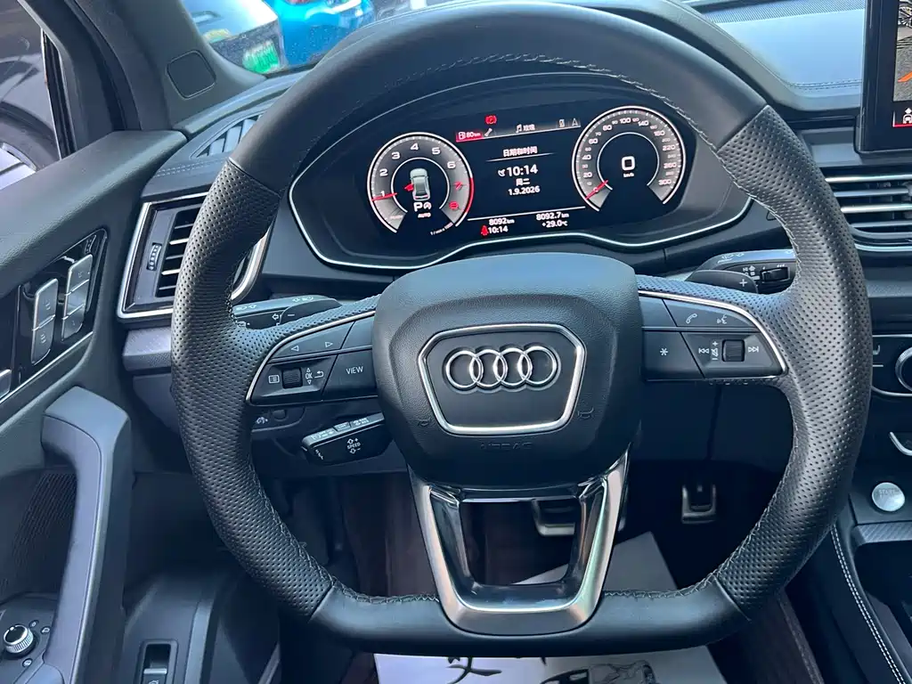 Audi Q5L — фото 20