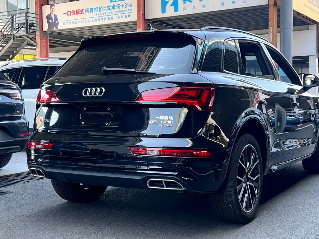 Audi Q5L — фото 5