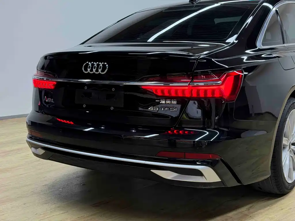 Audi A6L — фото 29