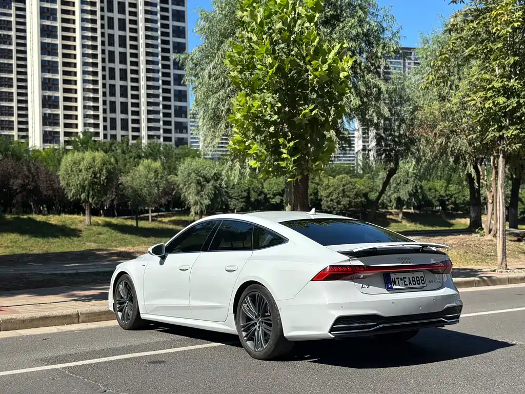 Audi A7 — фото 7