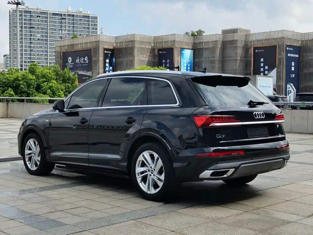 Audi Q7 — фото 6