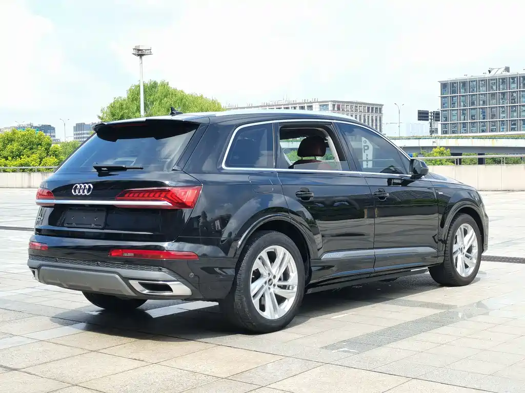 Audi Q7 — фото 7
