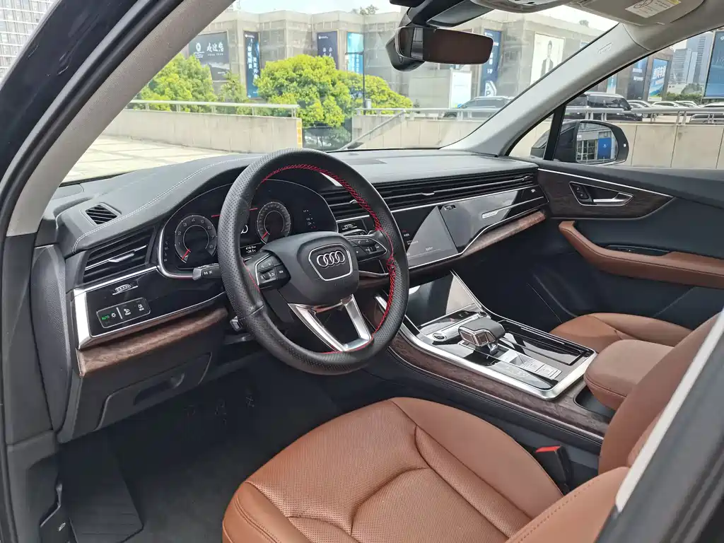 Audi Q7 — фото 10