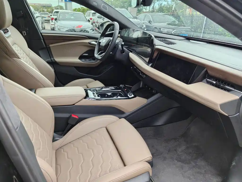 Audi A6L e-tron — фото 10