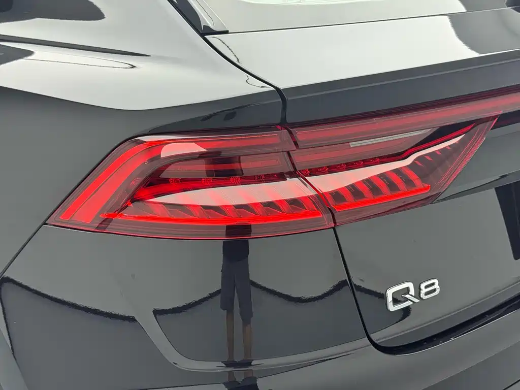 Audi Q8 — фото 14
